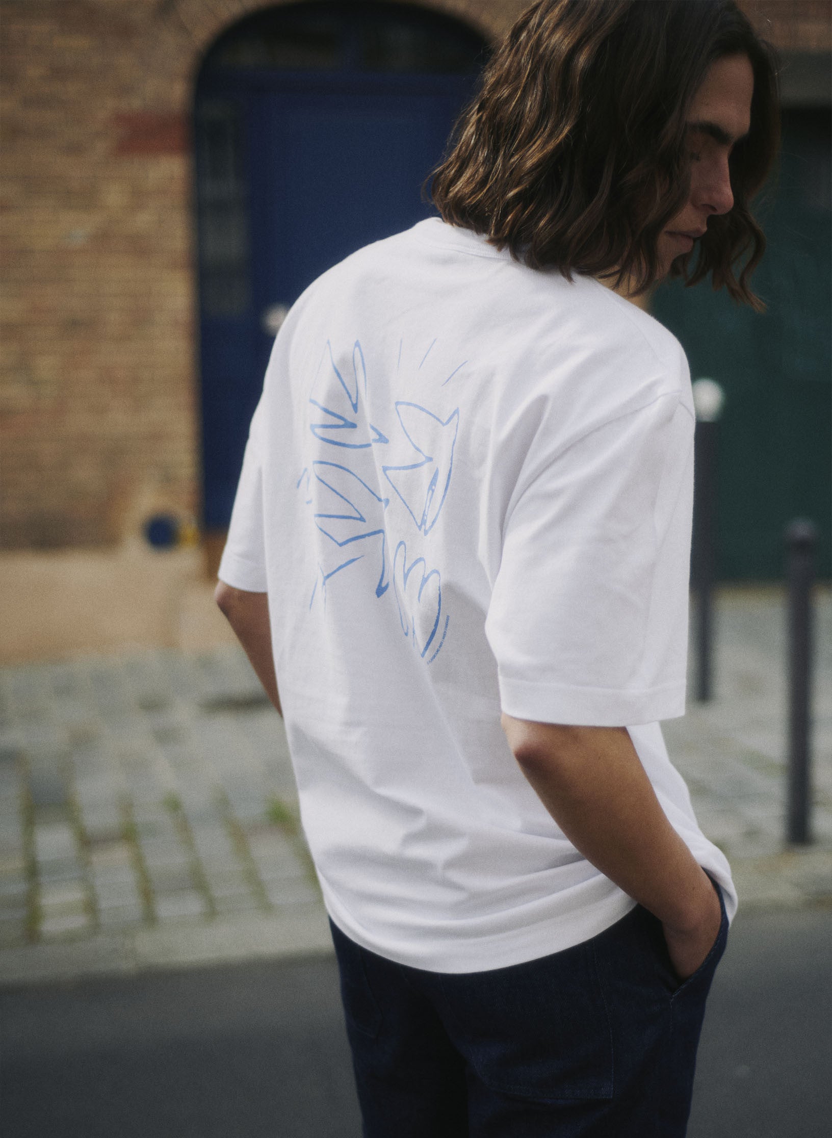 t shirt playground x maison standards print dos oiseaux collboration artiste