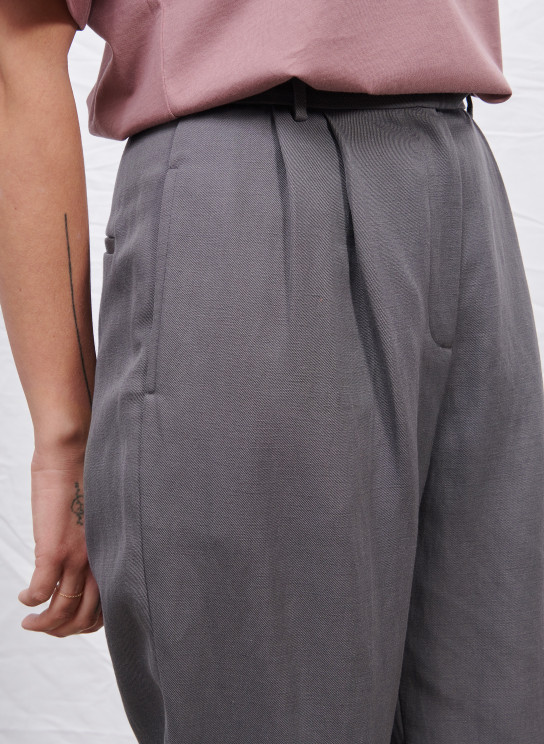 Mode éthique : pantalon carotte pour femme, lin